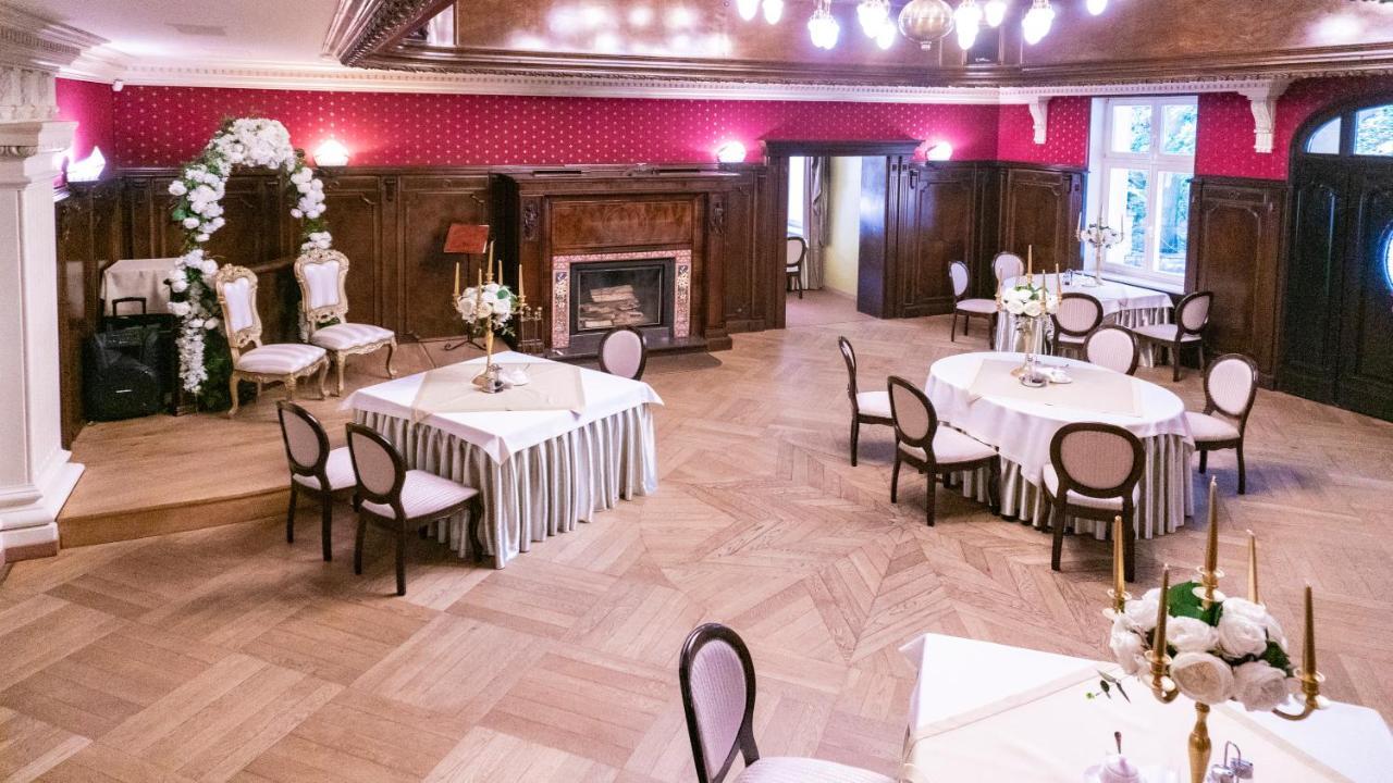 Hotel "Dworek Lesniczowka" Wodzislaw Slaski Exterior photo