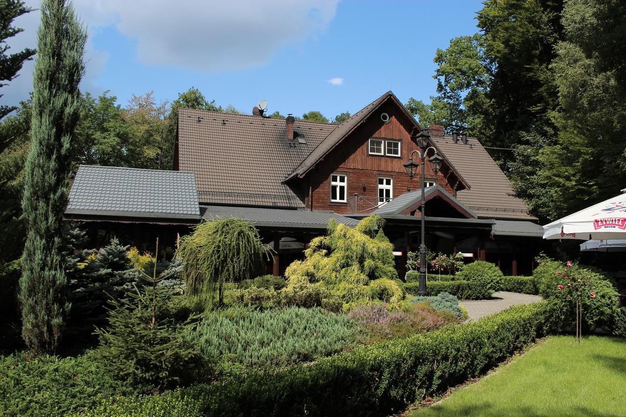 Hotel "Dworek Lesniczowka" Wodzislaw Slaski Exterior photo