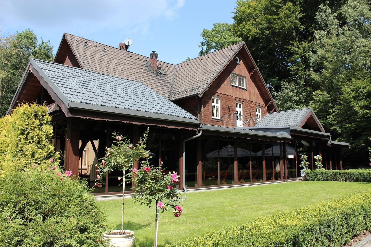 Hotel "Dworek Lesniczowka" Wodzislaw Slaski Exterior photo