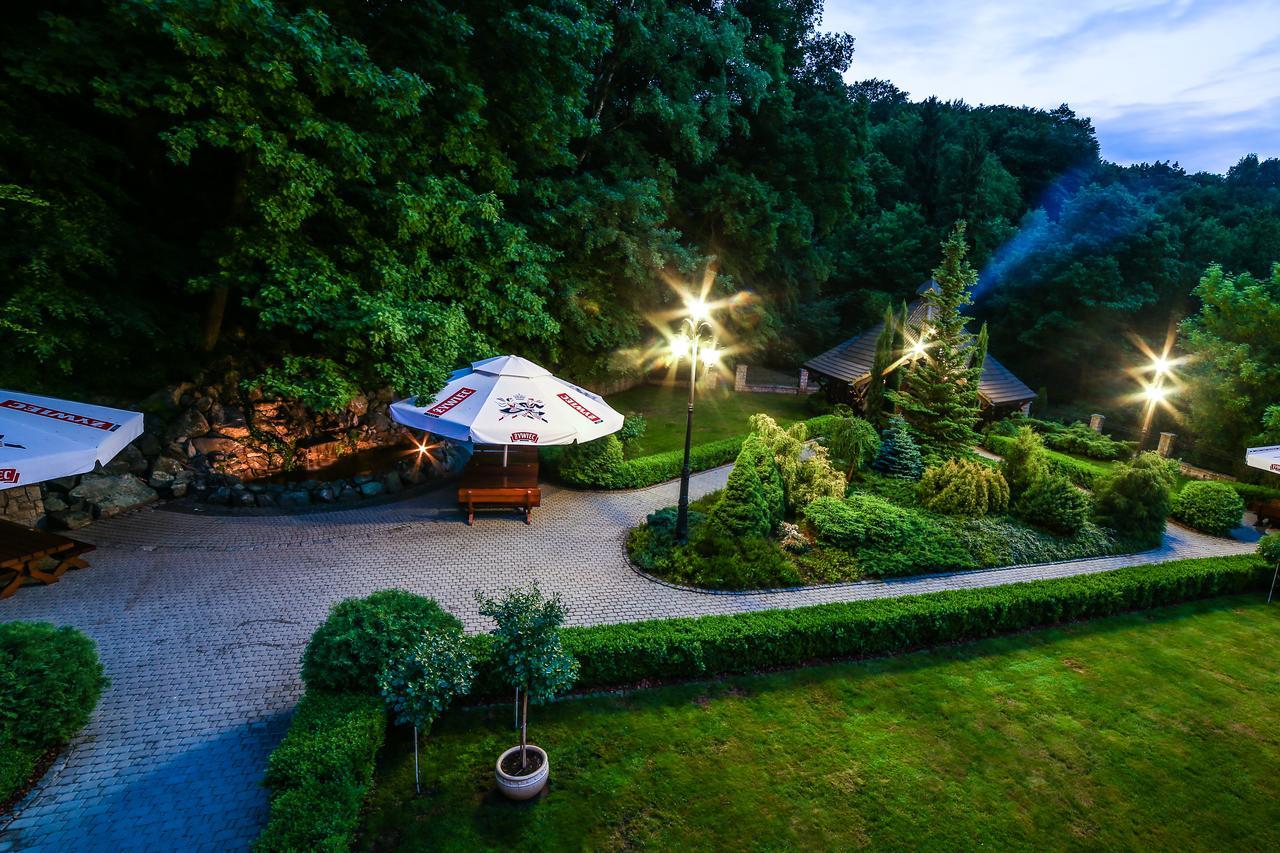 Hotel "Dworek Lesniczowka" Wodzislaw Slaski Exterior photo